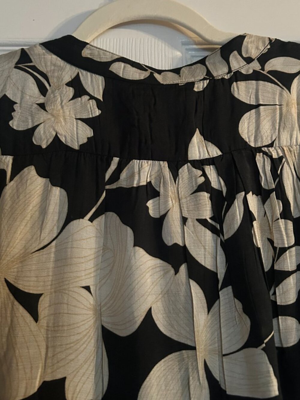 🖤Velvet by Graham & Spencer Black Cream Top XS NWT🌼 - Picture 3 of 8